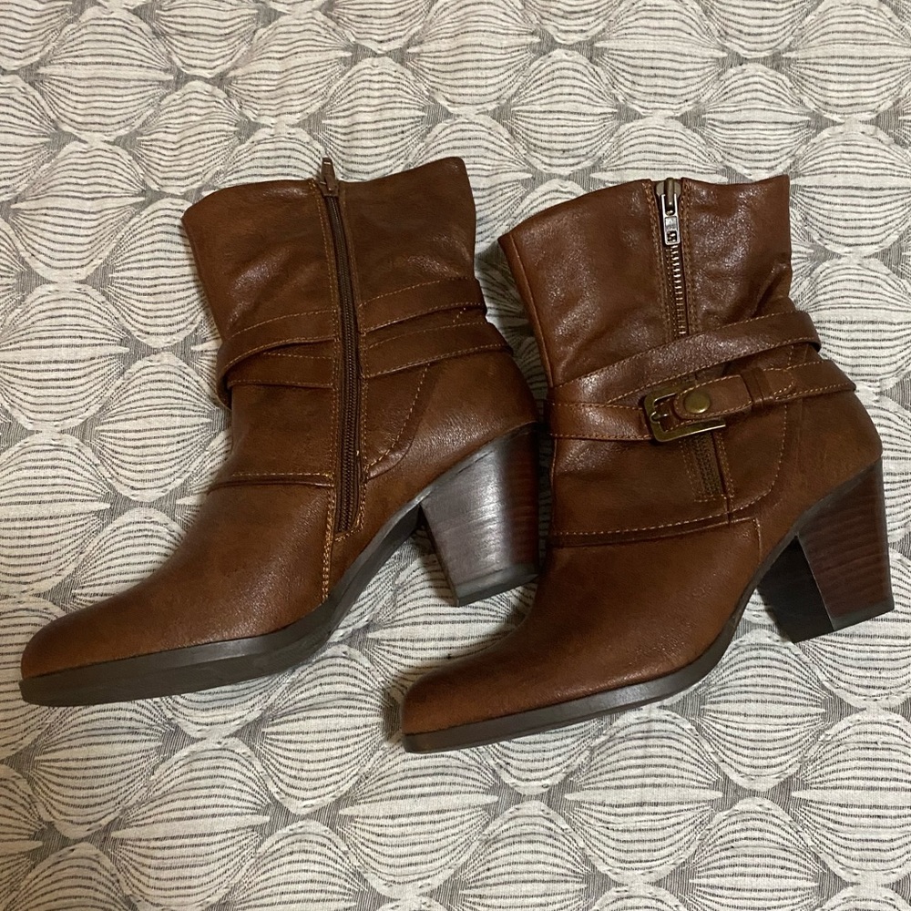 NWOT BareTraps Booties